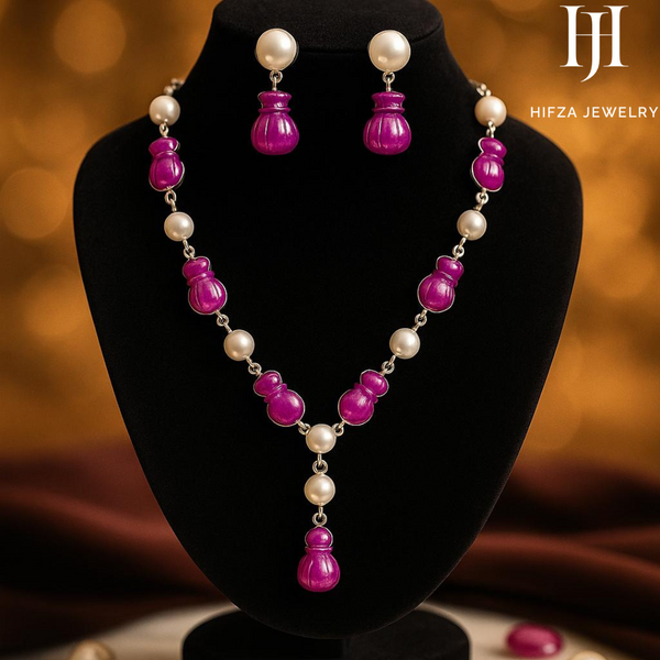 "Elegant White Pearl & Agate Necklace – Timeless Luxury"