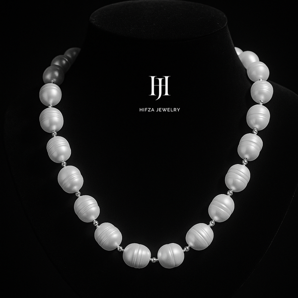 "Elegant White Pearl Necklace – Timeless Luxury"