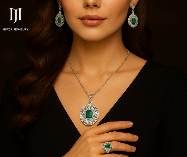 Vintage Emerald & Silver Filigree Jewelry Set – Necklace, Earrings & Ring