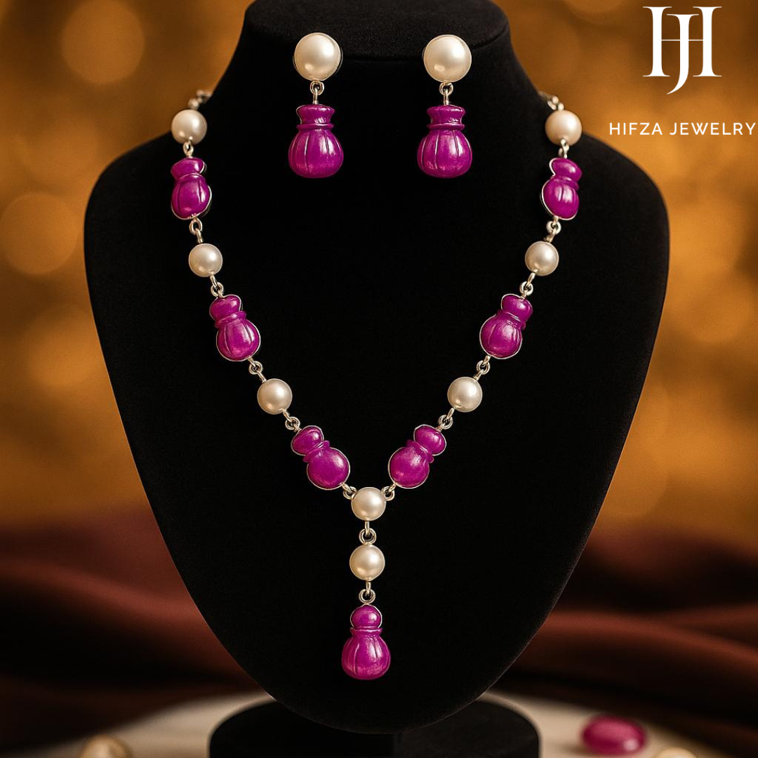 "Elegant White Pearl & Agate Necklace – Timeless Luxury"