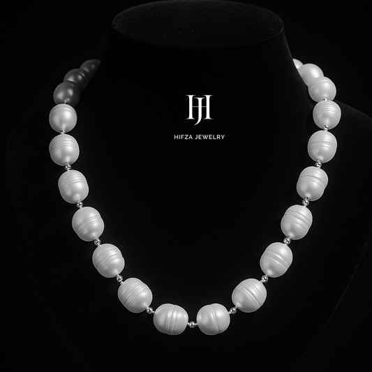 "Elegant White Pearl Necklace – Timeless Luxury"